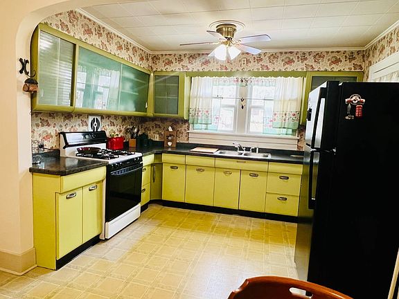 4th image of 79 Evelyn Ave