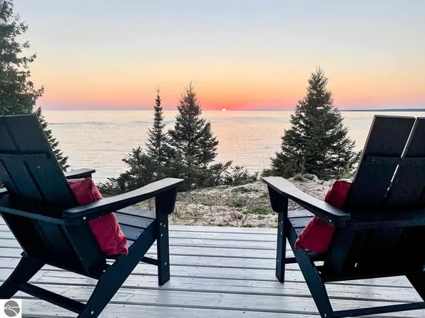 33171 Mrs Reddings Trl, Beaver Island, MI 49782