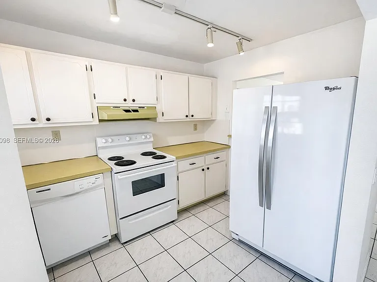 1630 W 46th St #514B — Photo 5