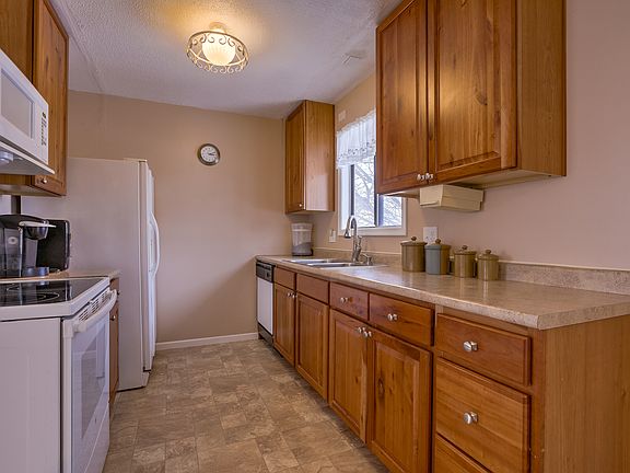 5th image of 12717 Larimore Ave