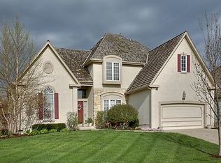 9838 Chestnut St, Lenexa, KS 66220