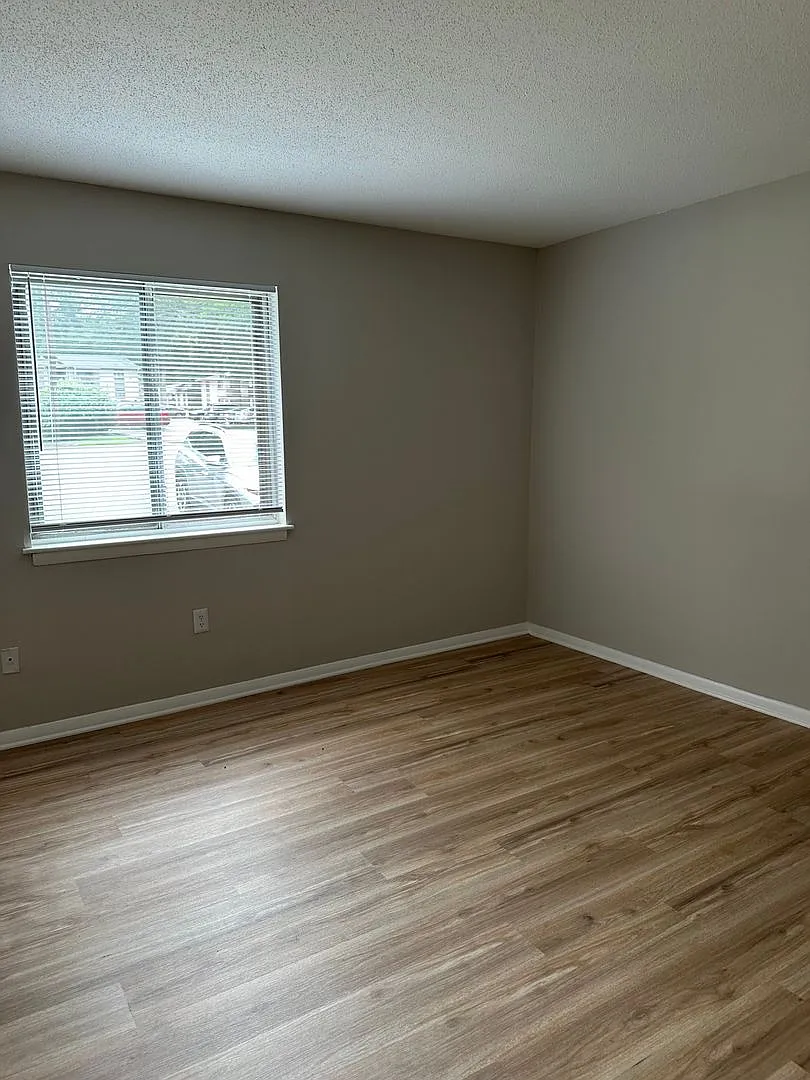 First level 1 bedroom/1 bath Condo available to call home! — Photo 3