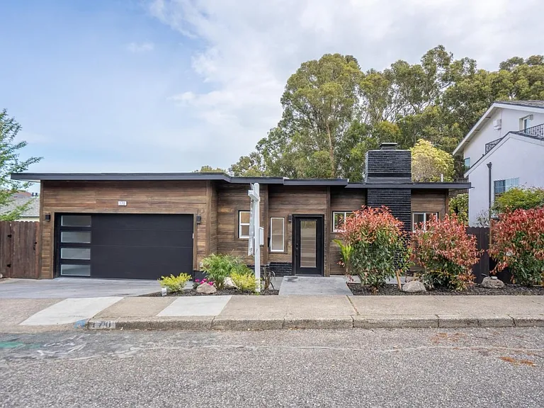 170 El Bonito Way #1 — Photo 1