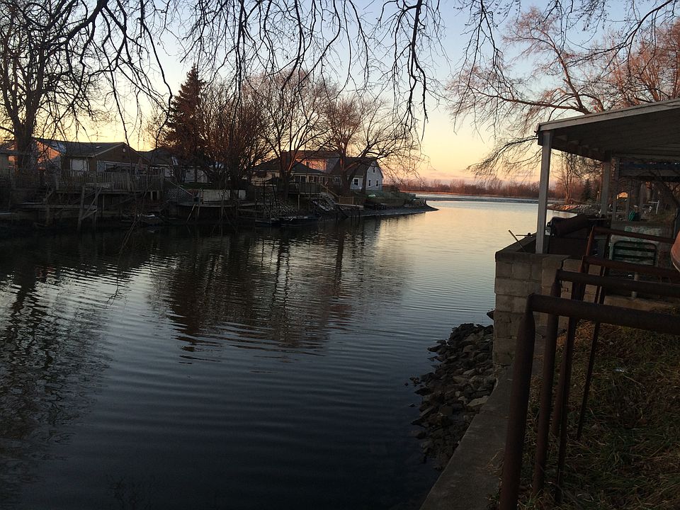 1st image of 35626 W Jefferson Ave