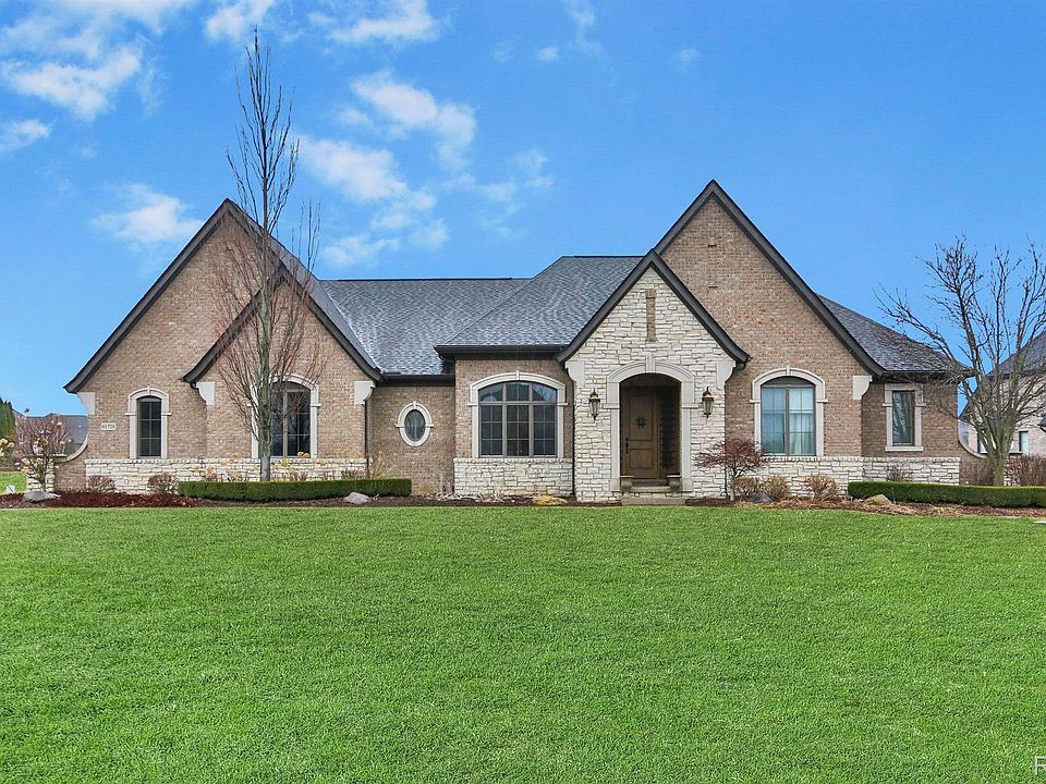 1st image of 61728 Cotswold Dr