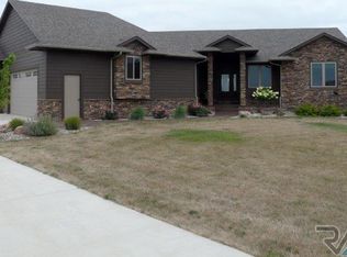 27096 Trail Ridge Ct, Harrisburg, SD 57032