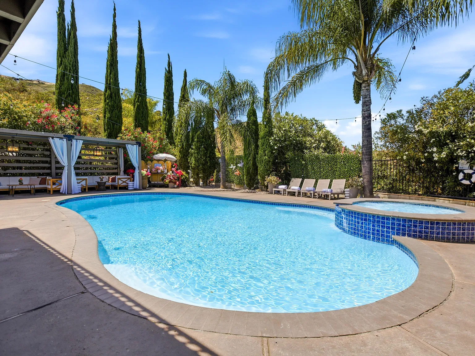 5 bed, 4500 sqft, $7,500 — Photo 1