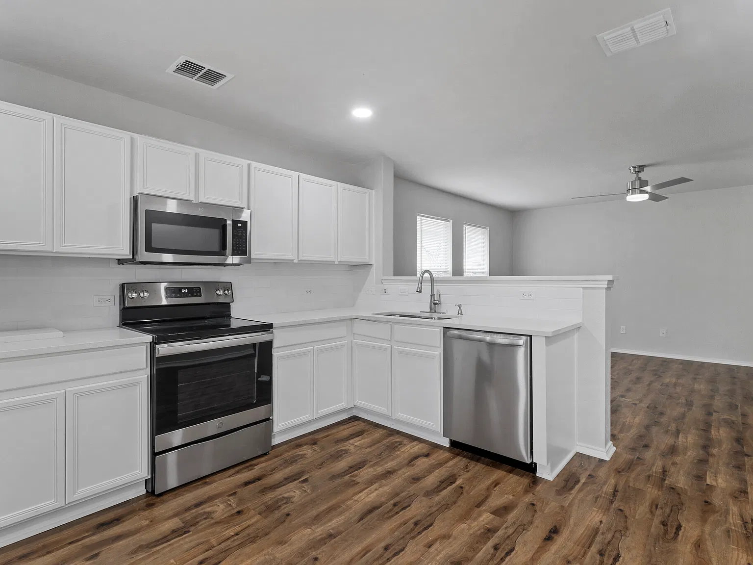 3 bed, 1209 sqft, $1,795 — Photo 2