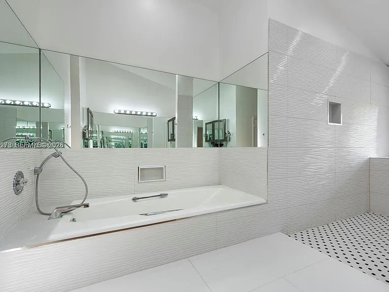 2000 S Bayshore Dr #58 — Photo 14