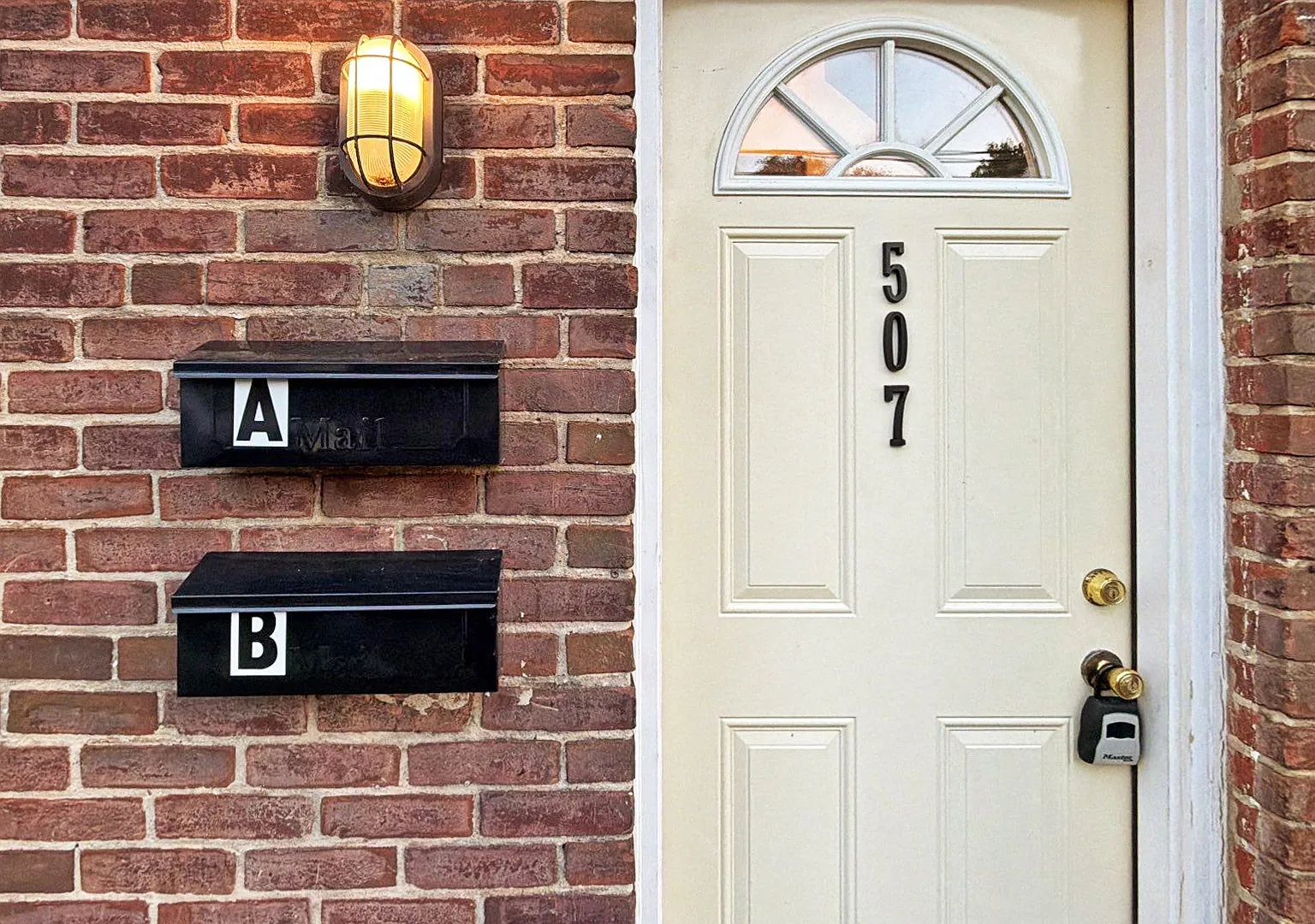 Renovated South Baltimore apartment offering modern finishes, convenience and more value for your... — Photo 2