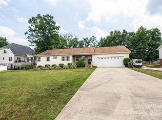 106 Cabin Creek Dr, Hudson, NC 28638