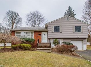 151 Seneca Ct, Paramus, NJ 07652