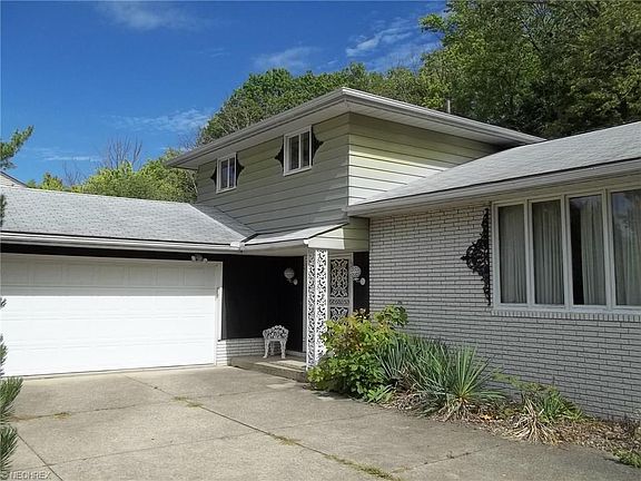 3rd image of 4599 Redwood Dr