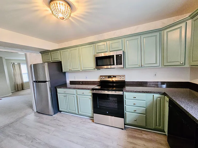 1077 Duval St #102 — Photo 8