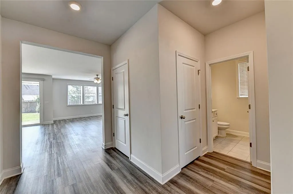 5 bed, 4.0 bath, 2754 sqft, $2,800 — Photo 4