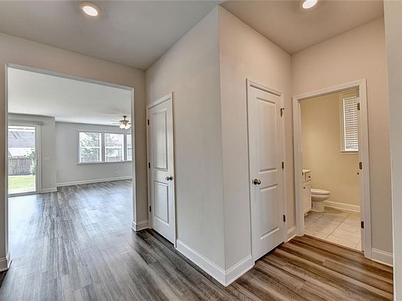4th image of 3335 Fall Branch Ln