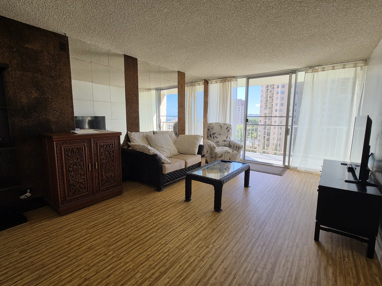 2 bed, 838 sqft, $3,500 — Photo 4