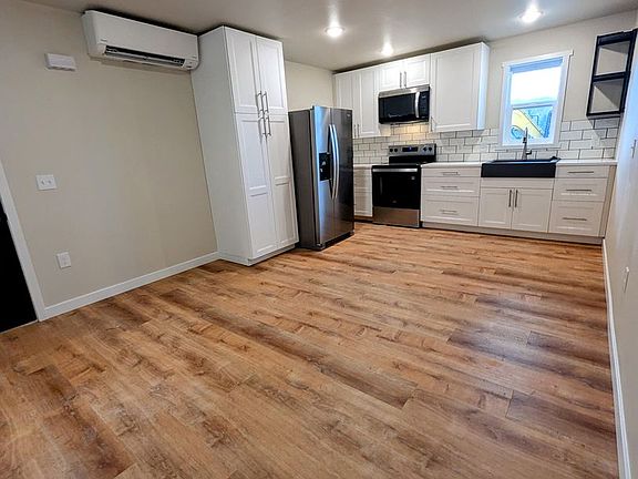 2nd image of 3736 Lee Ct #D