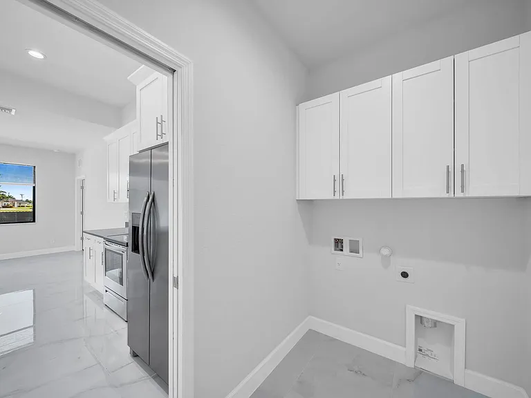 2504 SW 32nd St — Photo 10