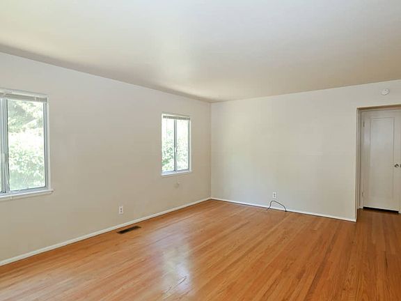 2nd image of 726 Oakwood Ave