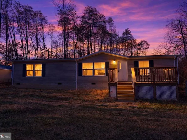 10000 Hummingbird Ln, Partlow, VA 22534