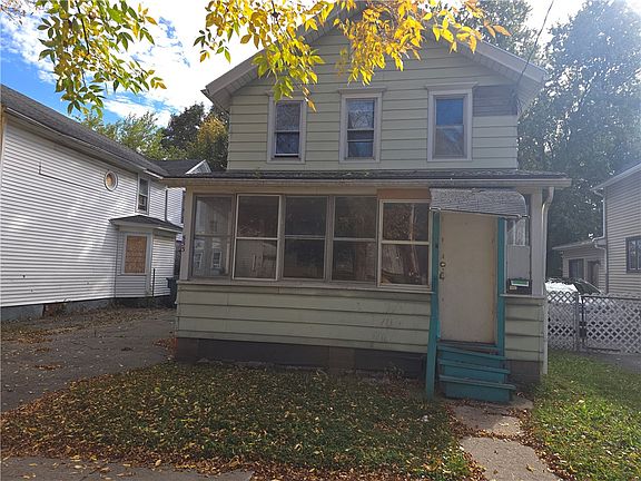 3rd image of 553 Maple St
