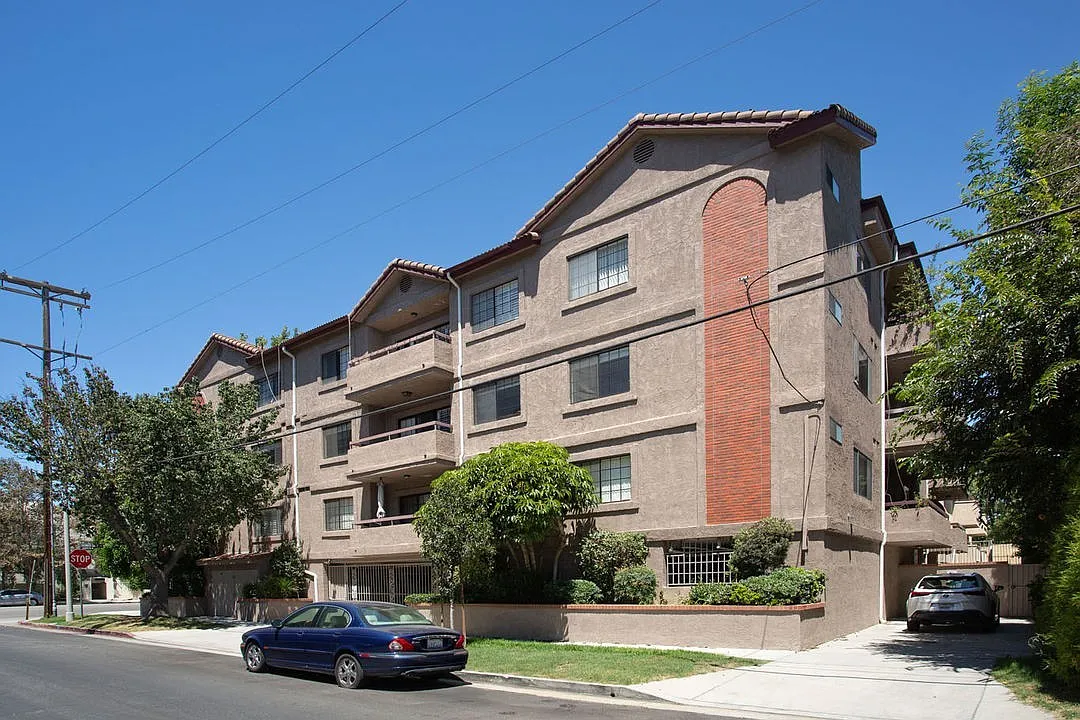 4454 Coldwater Canyon Ave — Photo 4
