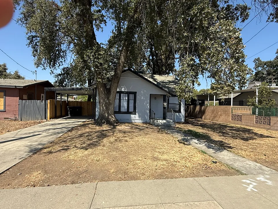 700 W Goshen Ave