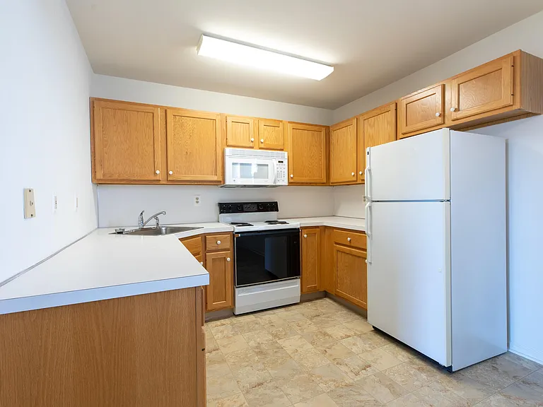 Fox Ridge and Lakeview Park Apartments — Photo 14