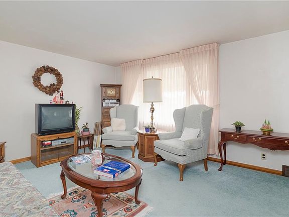 2nd image of 26 Markus Dr