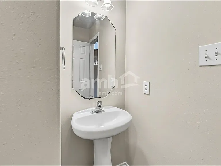 7015 Atasca Creek Dr — Photo 8