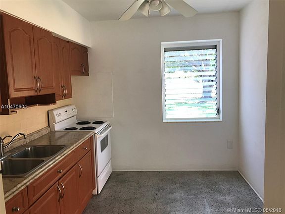 5th image of 1030 NE 131st St