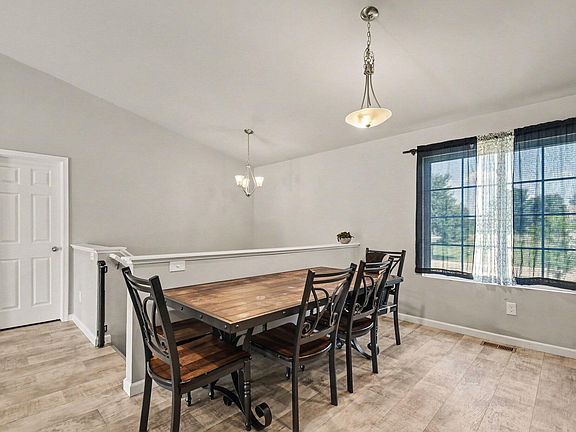 4th image of 450 Orchard St