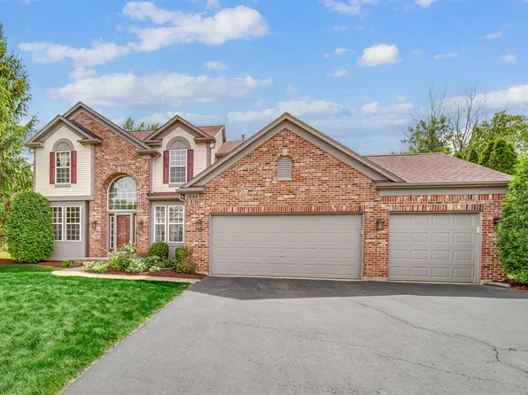 1044 Oakhill Dr, Aurora, IL 60502