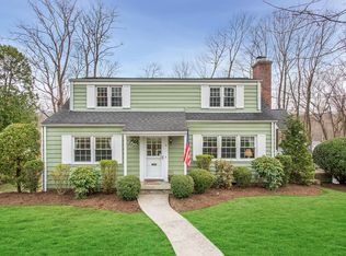 5 Iroquois Rd, Pleasantville, NY 10570