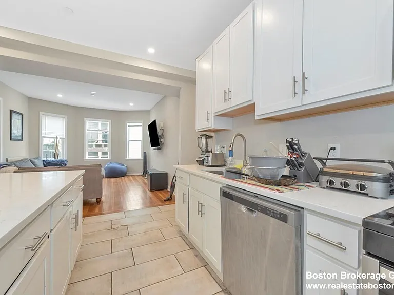 228 Calumet St #2 — Photo 3