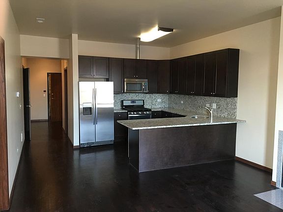 4th image of 464 N Ashland Ave #2A