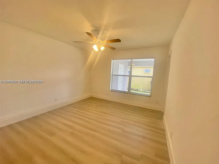 1005 NE 2nd St #1 — Photo 13