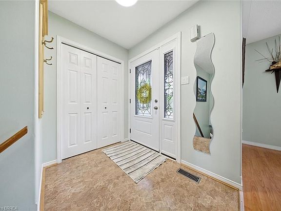 4th image of 37 Anastasia Cres