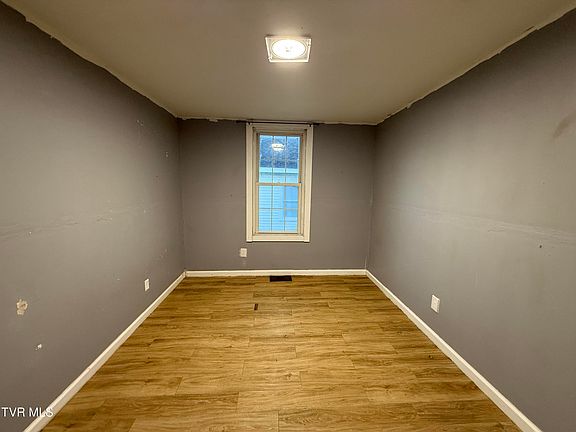 2nd image of 938 Fairview Ave