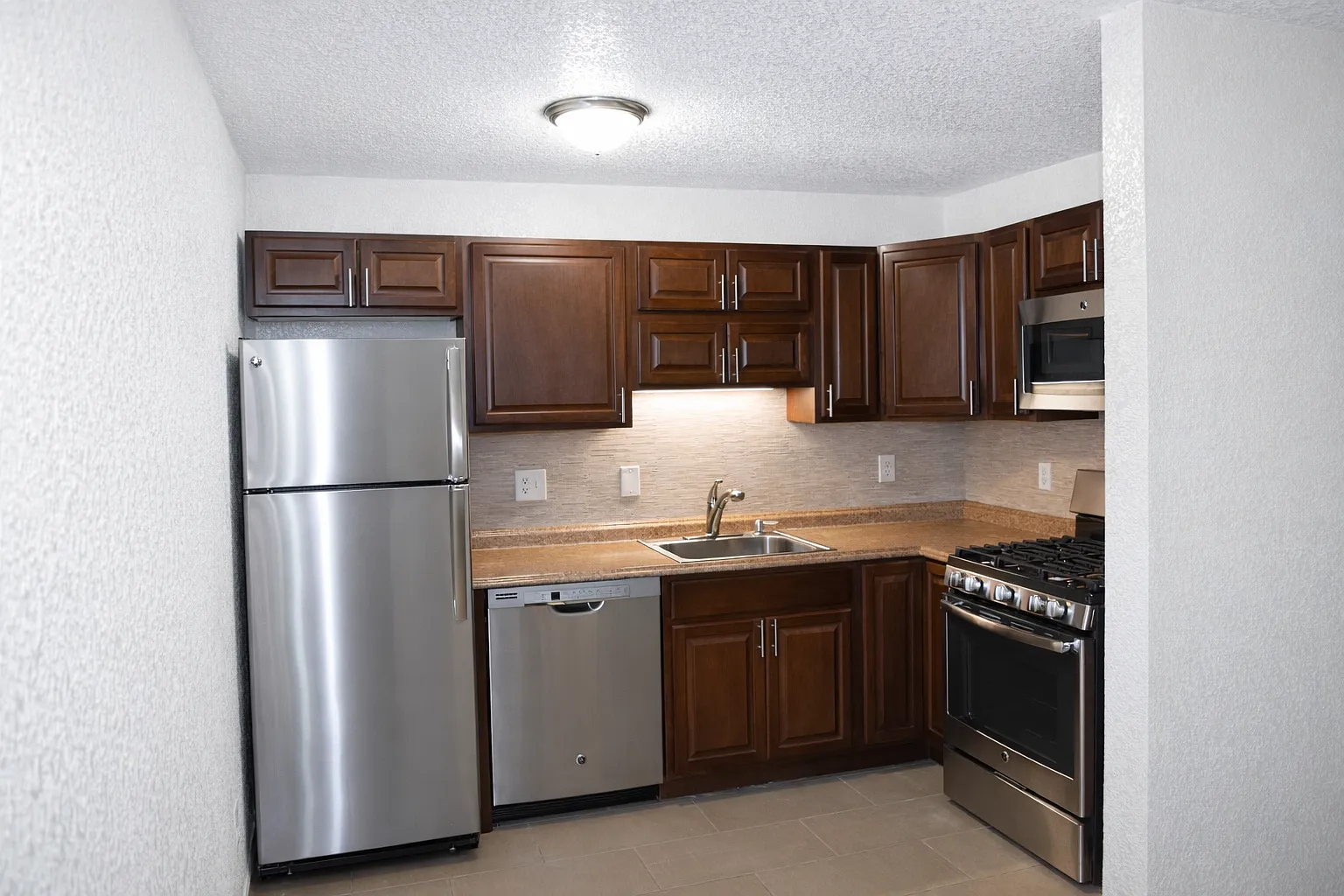 2 bed, 1313 sqft, $1,250 — Photo 4