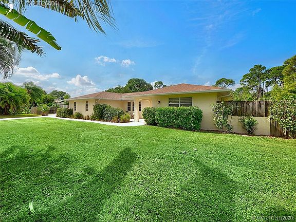 3rd image of 2696 NE Cypress Ln