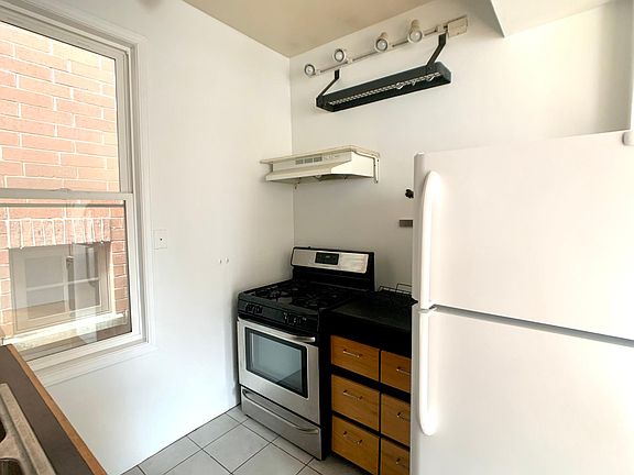 2nd image of 2322 N Wayne Ave #2