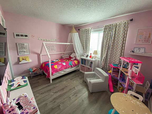 2nd image of 163 Palm Dr APT 5