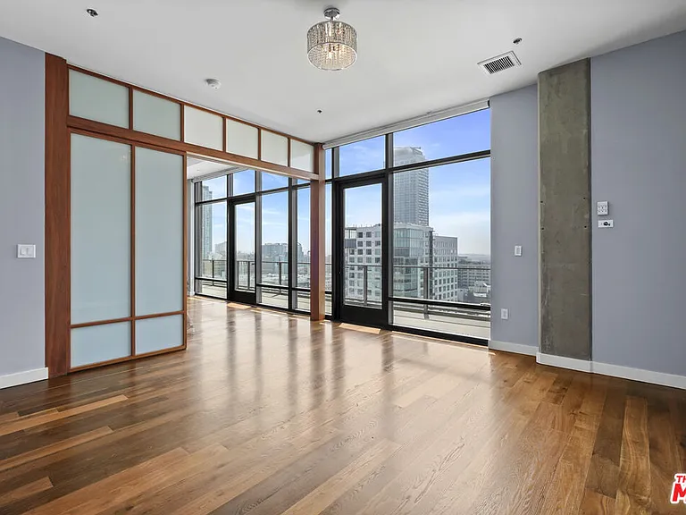 1100 Hope St #Penthouse 205 — Photo 24