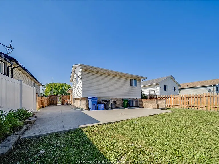 1465 Foster Ave — Photo 22