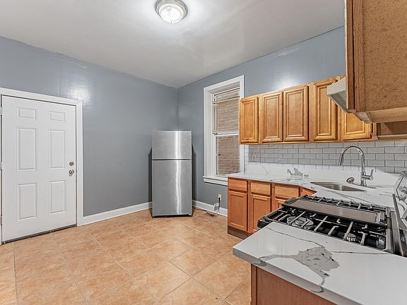 3rd image of 1426 S Avers Ave #1