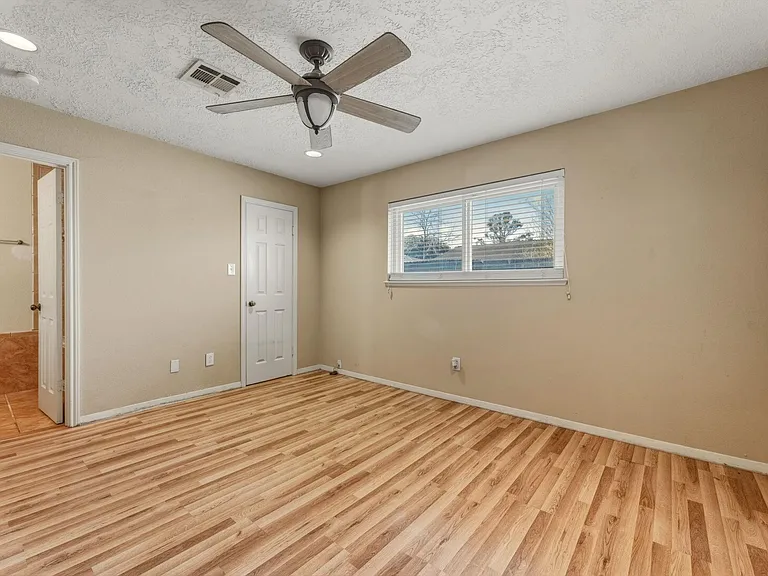 5211 Court Rd — Photo 22