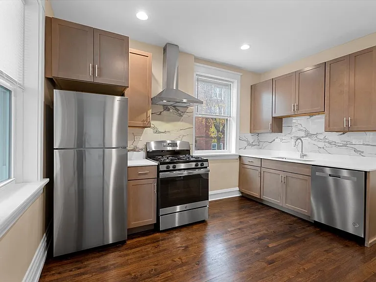 4351 N Bell Ave #2R — Photo 2