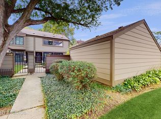 136 Aberdeen Ct, Geneva, IL 60134